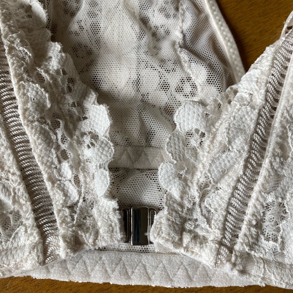 Front Closure Lace Racerback Bra - Picture 2 of 8